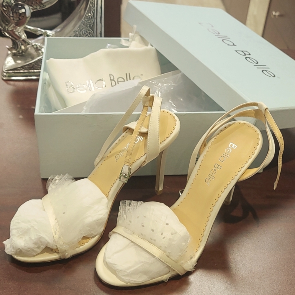 SOLD- New & Auth. Belle Belle Bridget